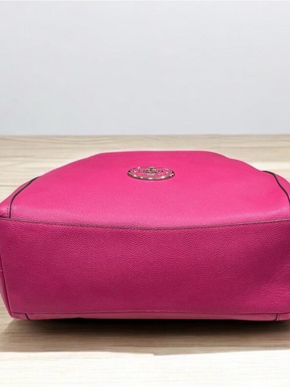 Coach 33547 Edie Leather Turn
Lock Hot Pink Leather Shoulder Bag - Picture 4 of 9